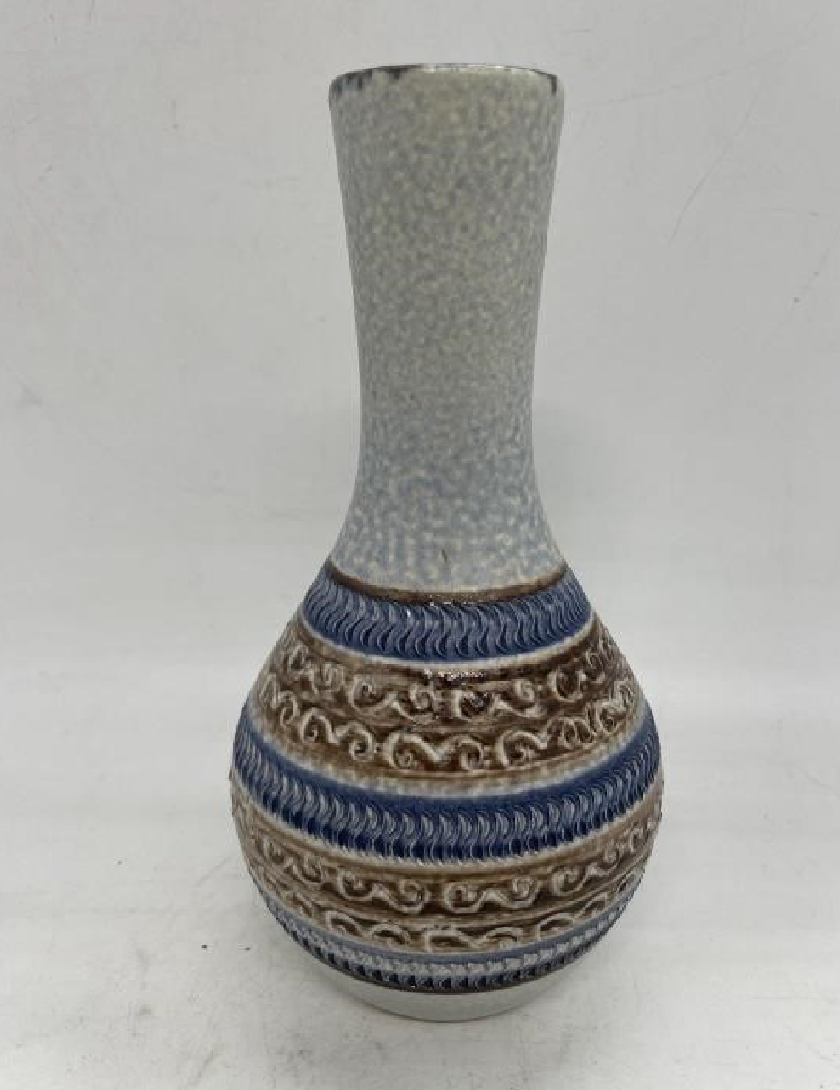 Signed mid-century porcelain clay vase with elegant sculptural shape and smooth glaze, a true collectible vintage artwork — Hommes and Gardens, Pots + Vessels Collection, Landscape Architect, Interior Designer, Outdoor Living, Outdoor Decorations, Home Decor, Home Design, Luxury Design, Art, Furniture, Objects, Best Gifts, Nature, Backyard, Yard.