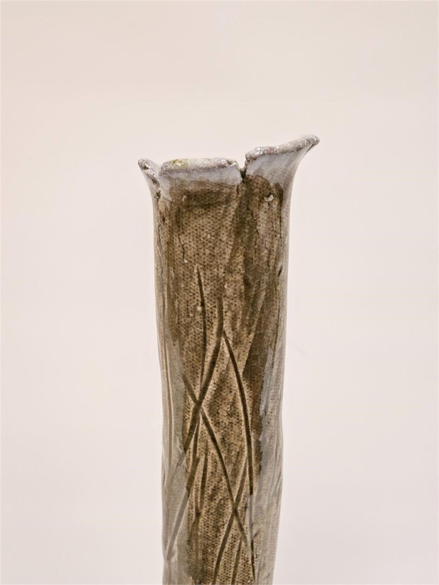 STUDIO POTTERY FREEFORM VASE SIGNED with unique shape and earthy tones, showcasing its artistic craftsmanship. hommes + gardens estudio.