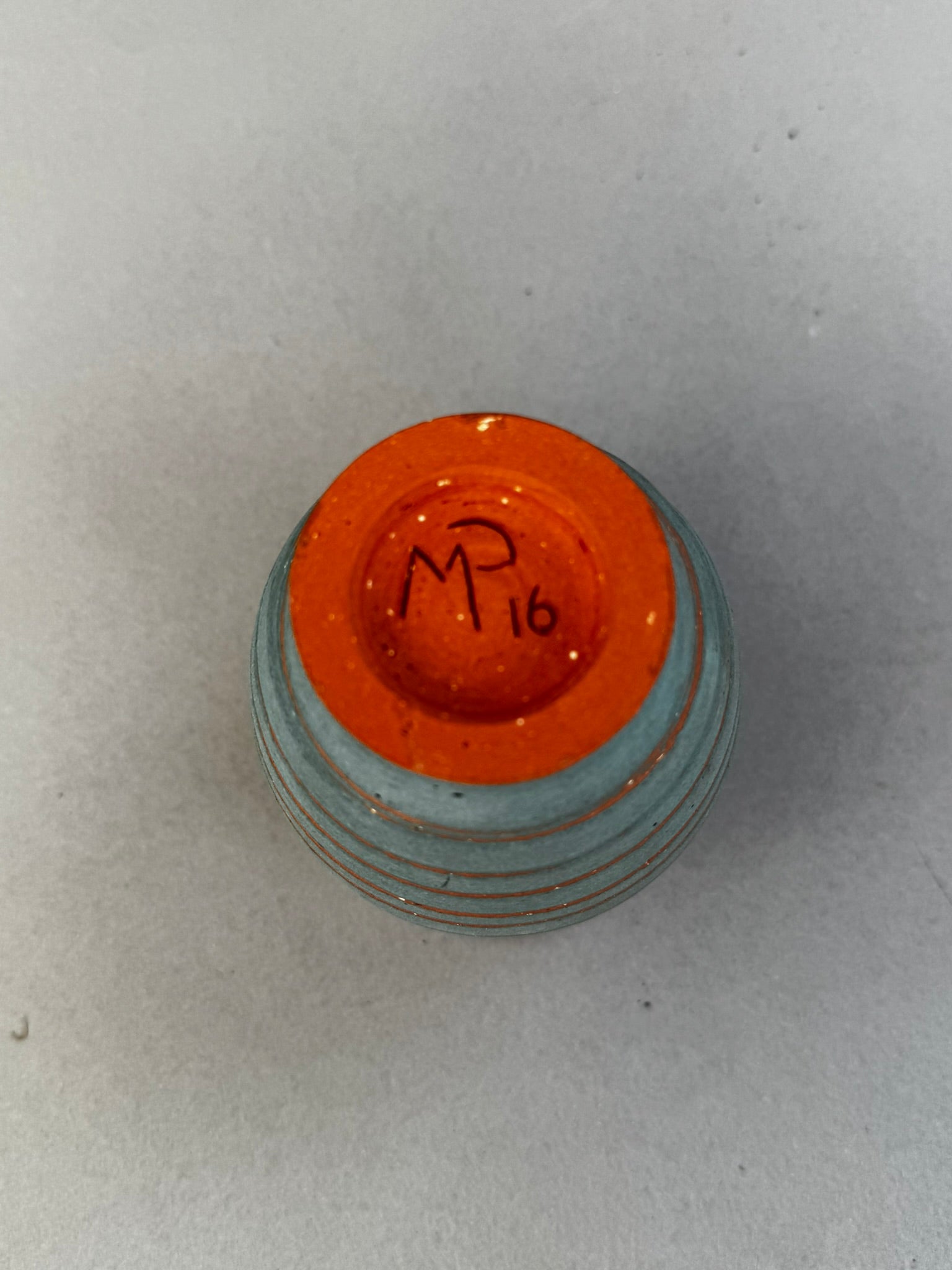 Base view of the Hand-Thrown Striped Studio Vase by MP, Dated 2016 – Glazed Terracotta with Slate Bands, signed by artist. hommes + gardens estudio