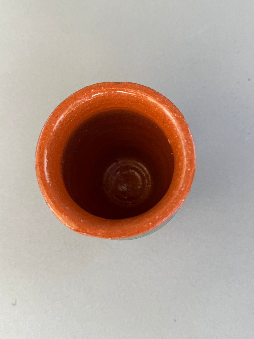 Hand-Thrown Striped Studio Vase by MP, Dated 2016 – Glazed Terracotta with Slate Bands, top view, hommes + gardens estudio.