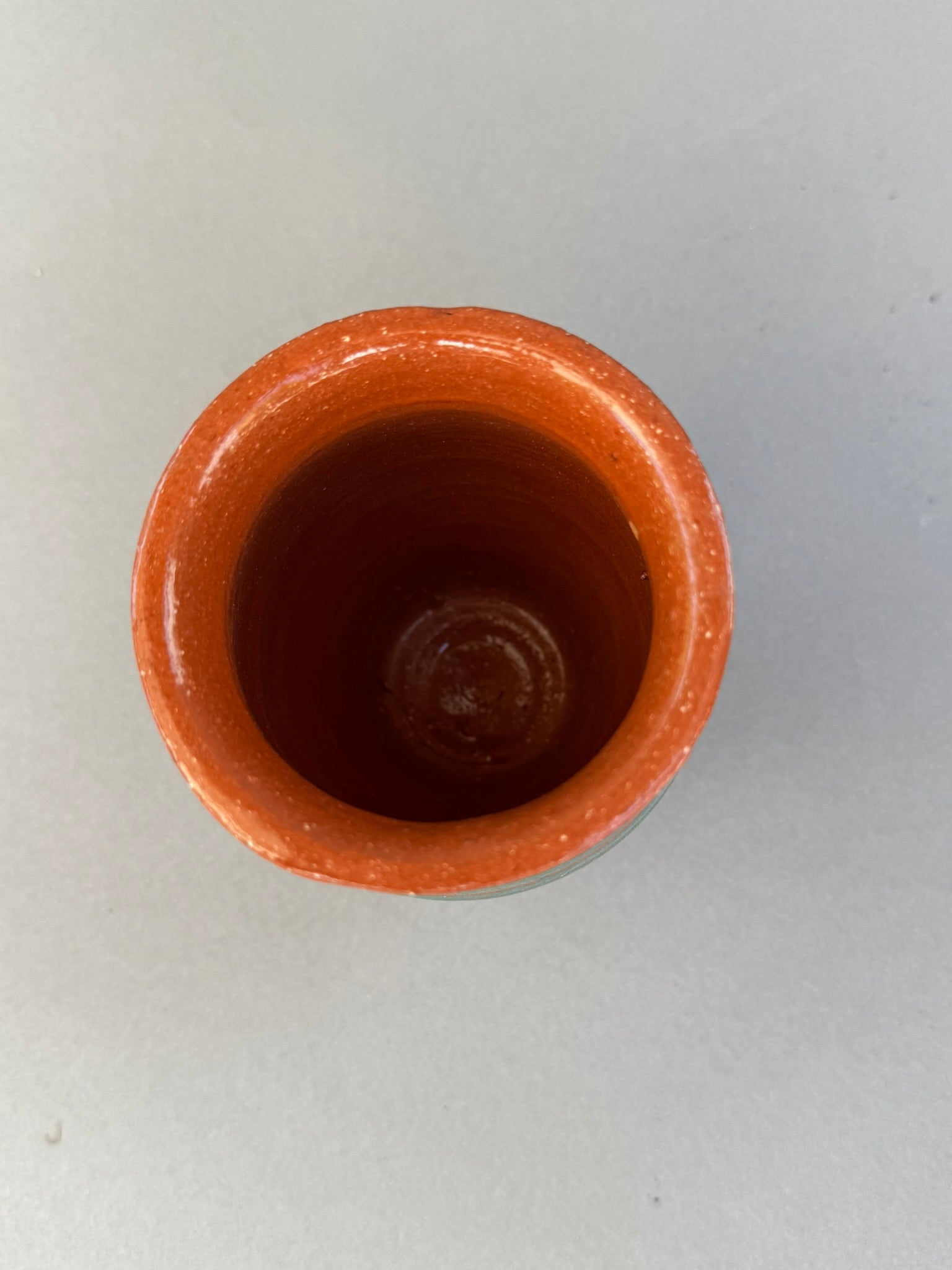 Hand-Thrown Striped Studio Vase by MP, Dated 2016 – Glazed Terracotta with Slate Bands, top view, hommes + gardens estudio.