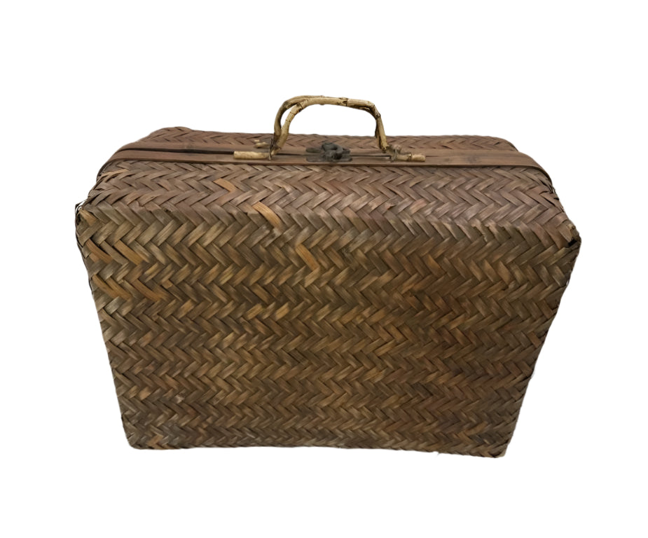 Vintage bamboo travel or picnic case with a woven design, perfect for outdoor use. hommes + gardens estudio.