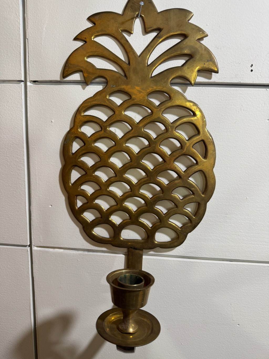 Vintage brass pineapple candle sconces pair, wall-mounted Hollywood Regency decor pieces with elegant detailing and timeless brass craftsmanship — Hommes and Gardens, Wallscape + Smoke & Fire Collection, Landscape Architect, Interior Designer, Outdoor Living, Art, Furniture, Objects, Best Gifts, Nature, Backyard, Yard, Outdoor Decorations, Home Decor, Home Design, Luxury Design.