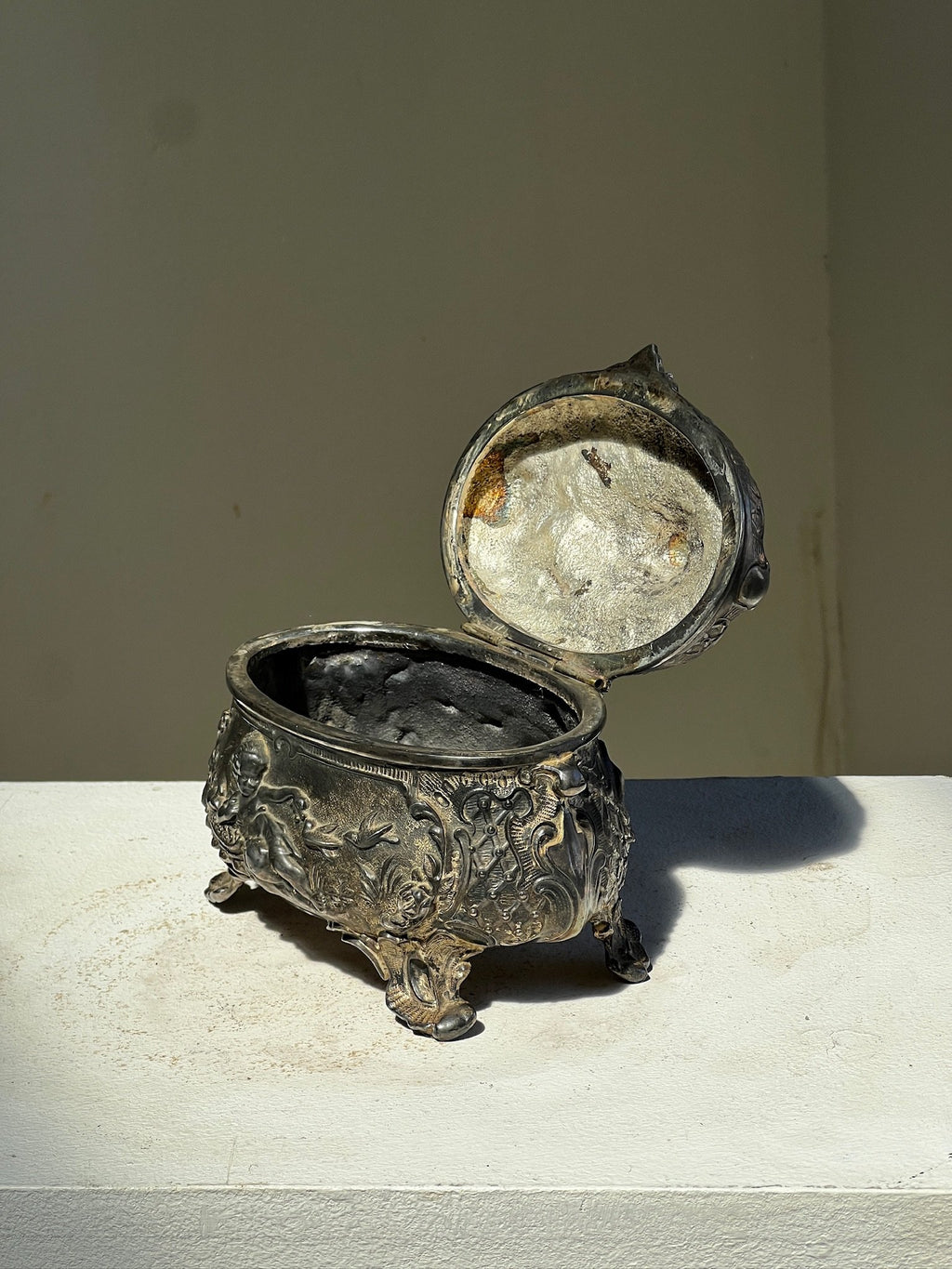 Vintage French ornate metal jewelry box featuring delicate bird and angel motifs, elegant antique piece ideal for decorative styling — Hommes and Gardens, Objects Collection, Landscape Architect, Interior Designer, Outdoor Living, Art, Furniture, Objects, Best Gifts, Nature, Backyard, Yard, Outdoor Decorations, Home Decor, Home Design, Luxury Design.