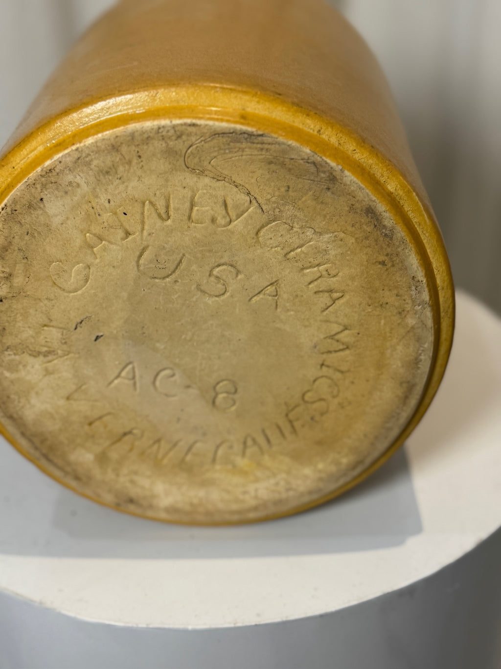 Vintage Gainey Ceramics stoneware planter with ochre yellow semi-gloss glaze, timeless mid-century modern design ideal for indoor or garden display — Hommes and Gardens, Pots + Vessels Collection, Home Decor, Landscape Architect, Interior Designer, Outdoor Living, Outdoor Decorations, Home Design, Luxury Design, Art, Furniture, Objects, Best Gifts, Nature, Backyard, Yard.