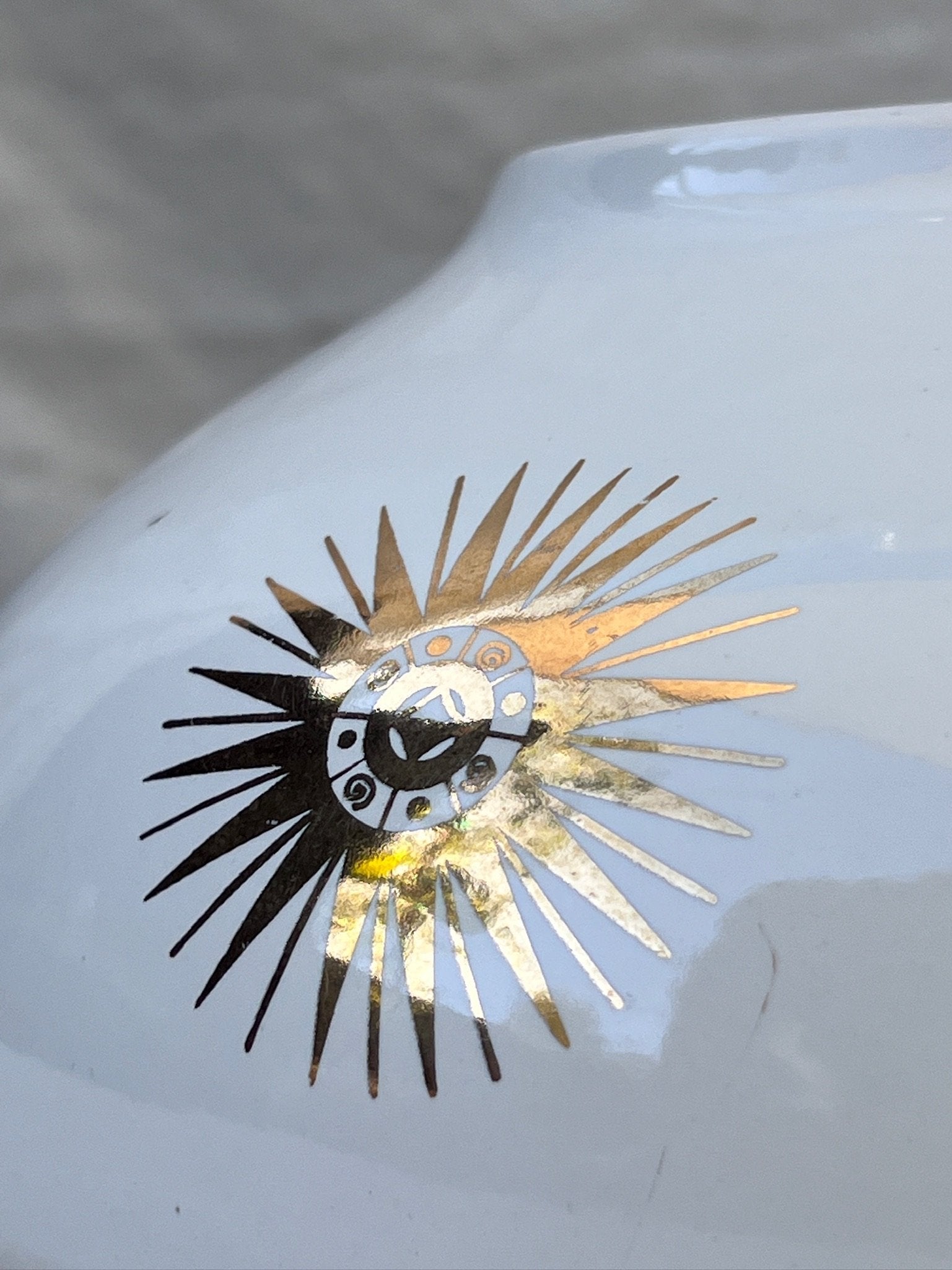 Vintage George Briard ceramic serving bowl with gold sunburst design, a timeless Mid-Century Modern art piece — Hommes and Gardens, Catchall Collection, home decor, outdoor decorations, home design, luxury design, Landscape Architect, Interior Designer, Outdoor Living, Art, Furniture, Objects, Best Gifts, Nature, Backyard, Yard.