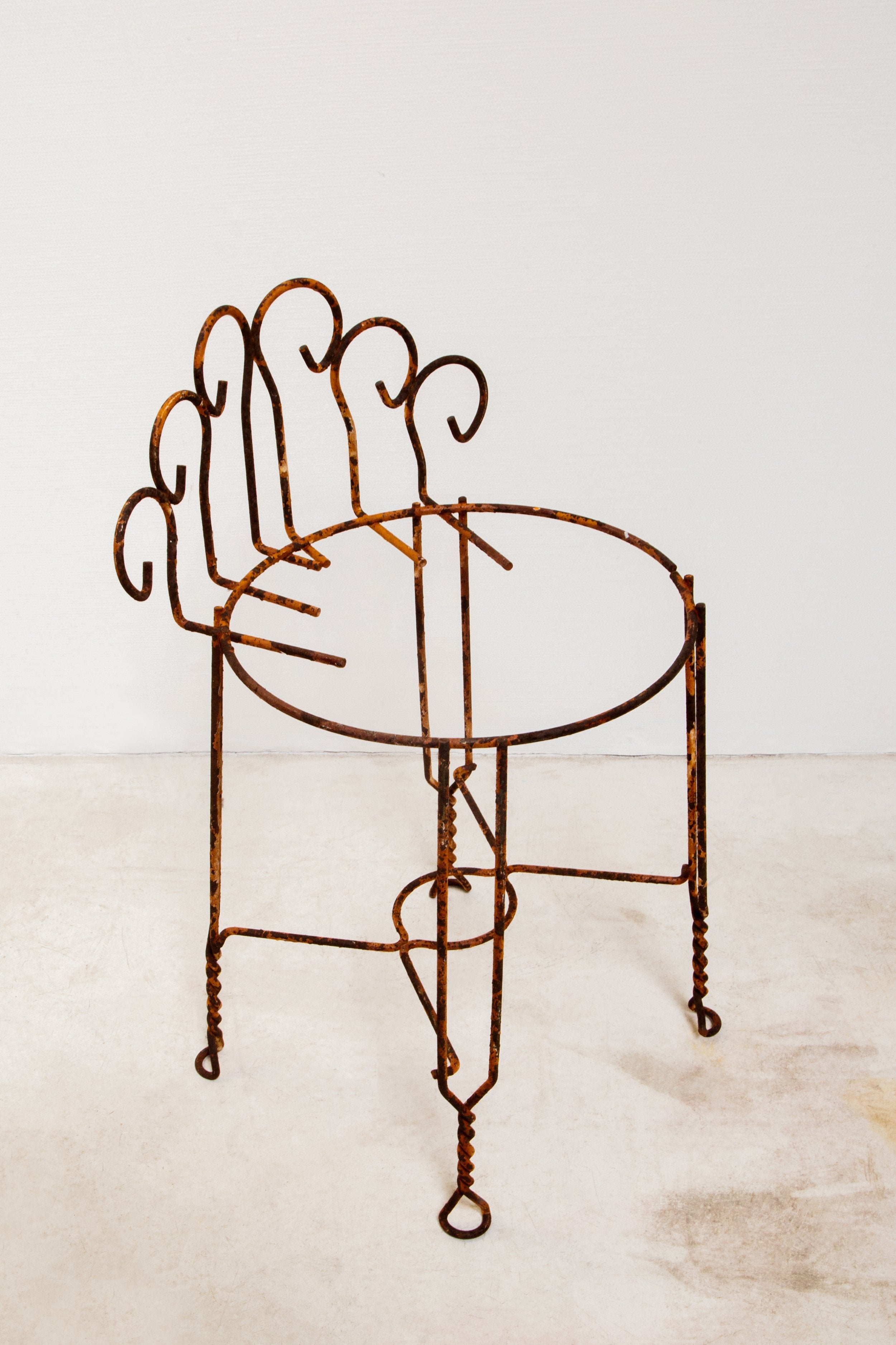 Vintage Hollywood Regency wrought iron stool with ornate detailing and timeless mid-century aesthetic, perfect for vanity or décor — Hommes and Gardens, Furniture Collection, Landscape Architect, Interior Designer, Outdoor Living, Outdoor Decorations, Home Decor, Home Design, Luxury Design, Art, Furniture, Objects, Best Gifts, Nature, Backyard, Yard.