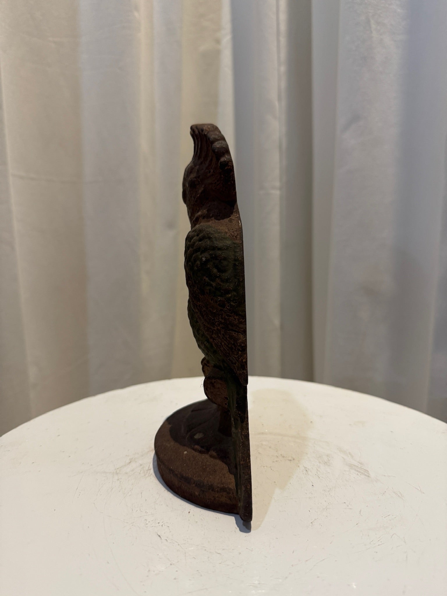 Vintage Hubley parrot doorstop in hand-painted cast iron, early 1900s American collectible featuring perched parrot with aged patina — Hommes and Gardens, Landscape Architect, Interior Designer, Outdoor Living, Art, Furniture, Objects, Best Gifts, Nature, Backyard, Yard, Outdoor Decorations, Home Decor, Home Design, Luxury Design.