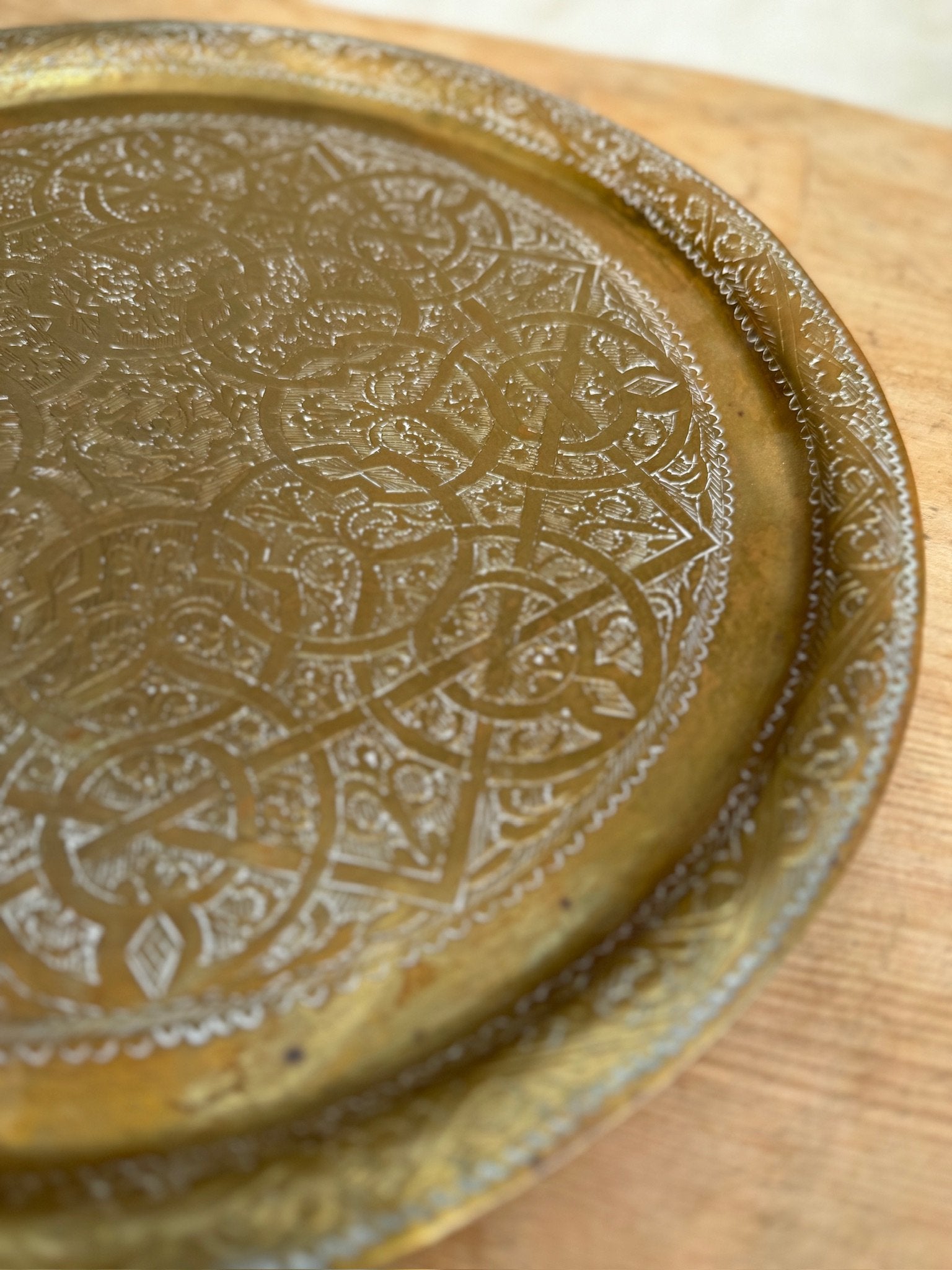 Vintage Indo-Persian hammered brass tray with detailed Qajar art engravings, traditional 20th-century design for elegant serving or décor — Hommes and Gardens, Objects Collection, Landscape Architect, Interior Designer, Outdoor Living, Art, Furniture, Objects, Best Gifts, Nature, Backyard, Yard, Outdoor Decorations, Home Decor, Home Design, Luxury Design.