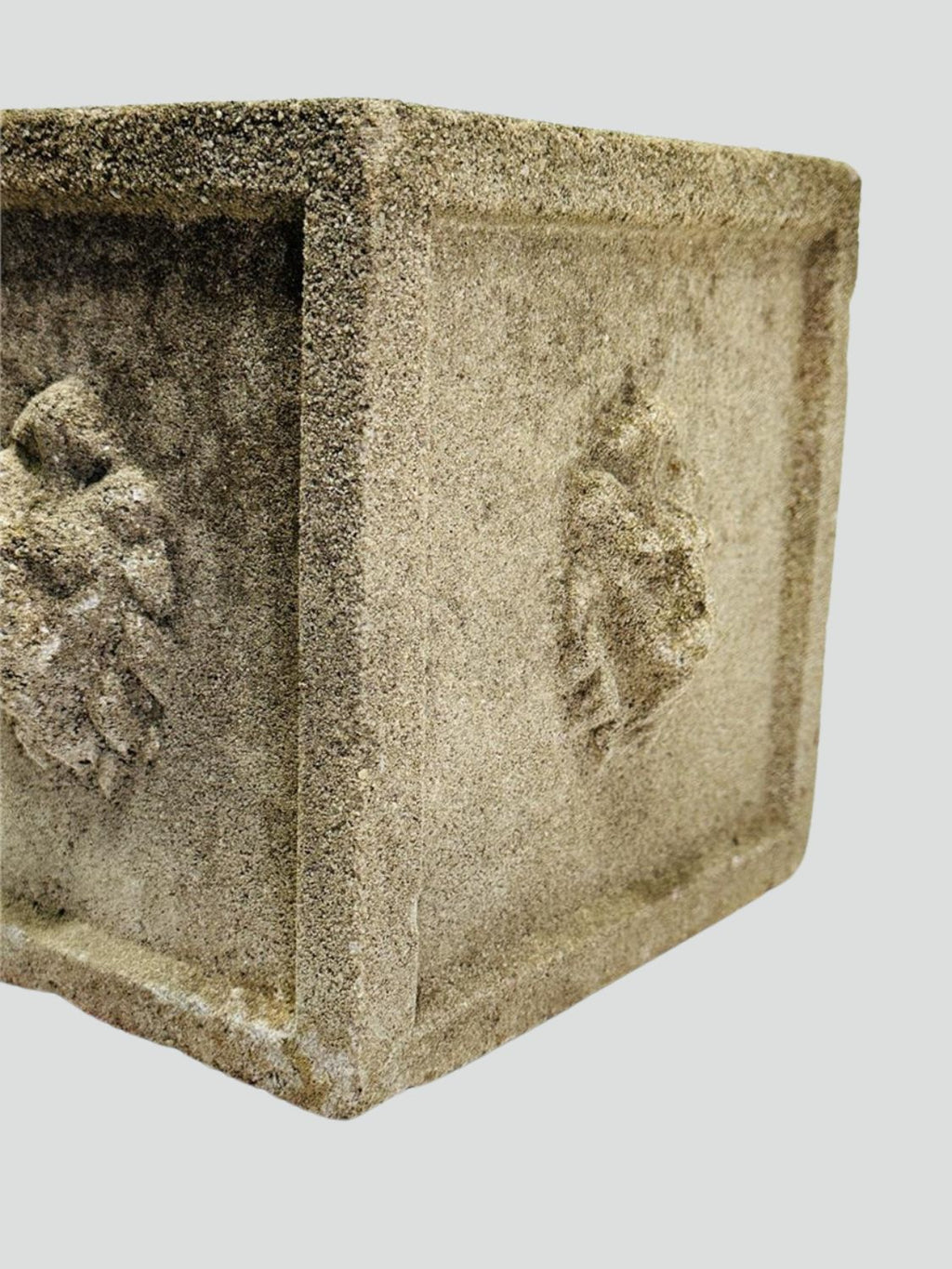 Vintage lion head concrete planters with elegant rectangular form, weathered finish and drainage holes, ideal for classic gardens — Hommes and Gardens, POTS + PLANTERS Collection, Landscape Architect, Interior Designer, Outdoor Living, Art, Furniture, Objects, Best Gifts, Nature, Backyard, Yard, Outdoor Decorations, Home Decor, Home Design, Luxury Design.