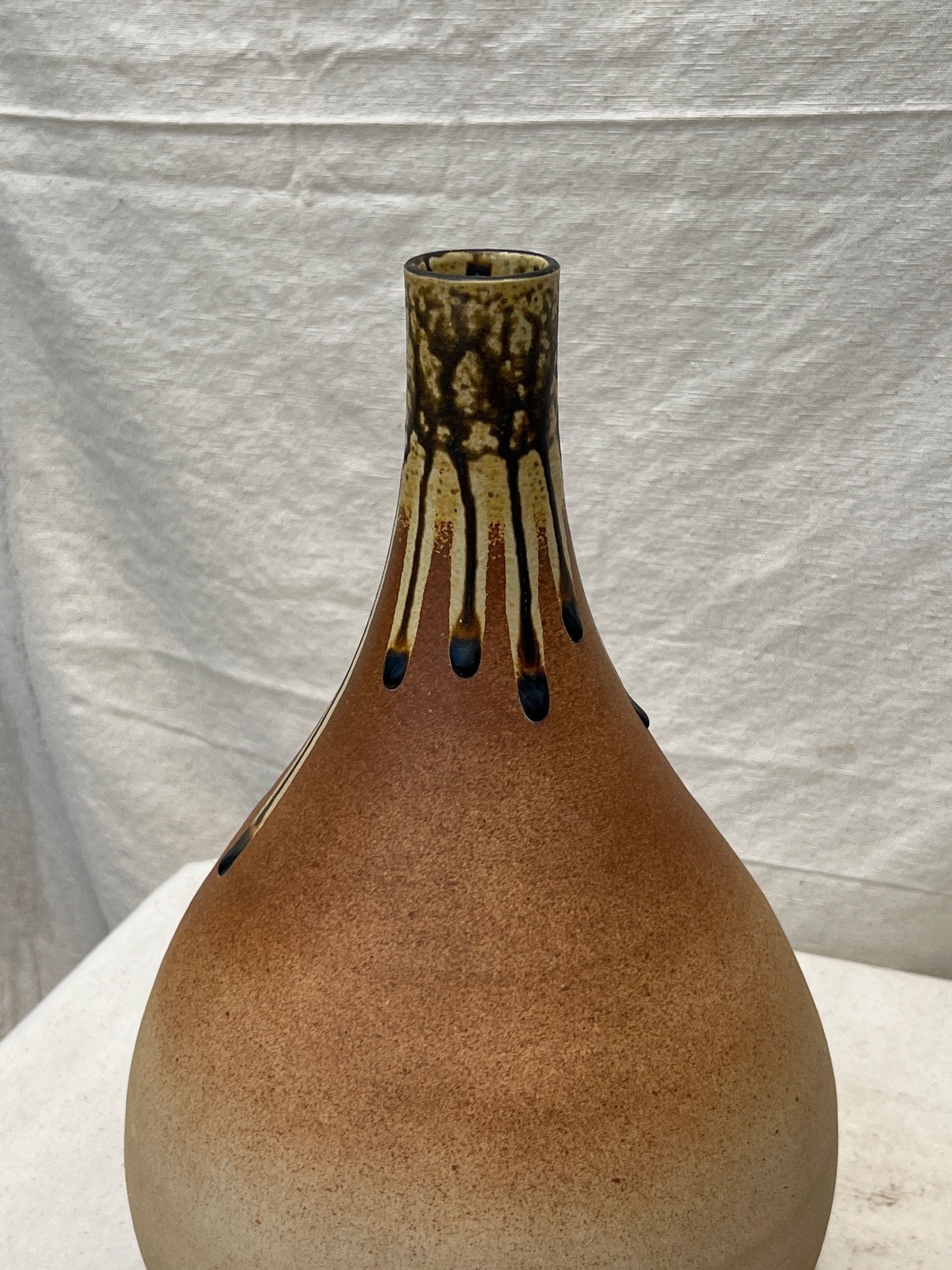 Vintage mid-century ceramic teardrop vase in warm brown hues with artistic drip glaze detailing, handcrafted collectible pottery — Hommes and Gardens, Pots + Vessels Collection, Landscape Architect, Interior Designer, Outdoor Living, Outdoor Decorations, Home Decor, Home Design, Luxury Design, Art, Furniture, Objects, Best Gifts, Nature, Backyard, Yard.