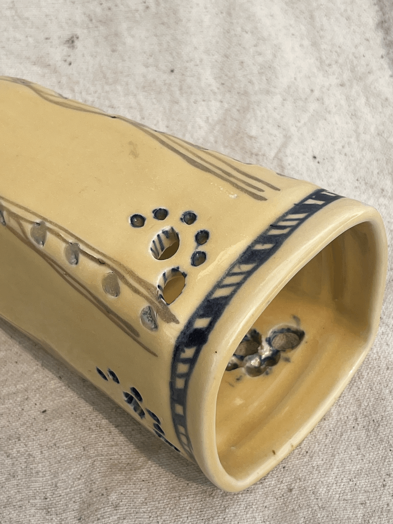 Vintage mid-century modern pottery vase signed by Balliet, featuring soft yellow glaze and delicate hand-painted detailing — Hommes and Gardens, Home Decor Collection, Landscape Architect, Interior Designer, Outdoor Living, Outdoor Decorations, Home Decor, Home Design, Luxury Design, Art, Furniture, Objects, Best Gifts, Nature, Backyard, Yard.