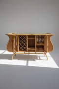 Vintage rattan tiki bar with glass top and pull-out cutting board, blending tropical retro charm and functional mid-century design — Hommes and Gardens, Furniture Collection, Landscape Architect, Interior Designer, Outdoor Living, Outdoor Decorations, Home Decor, Home Design, Luxury Design, Art, Furniture, Objects, Best Gifts, Nature, Backyard, Yard.