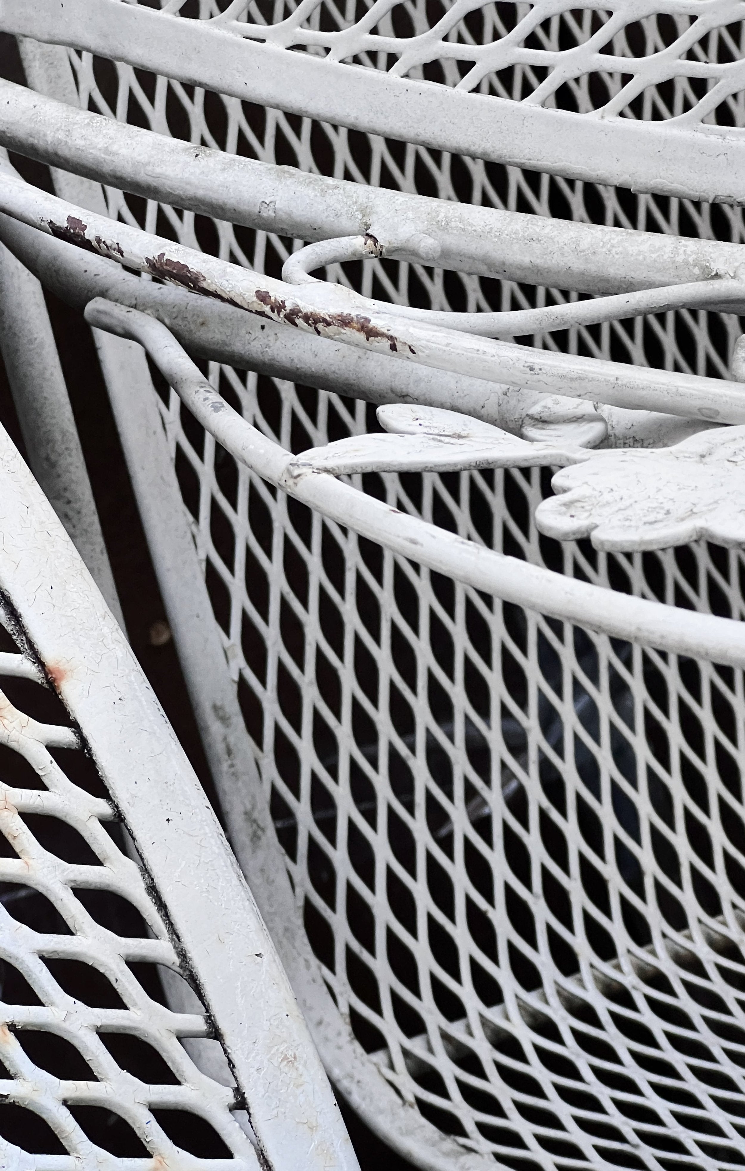 Vintage Woodard Wrought Iron Patio Set Briarwood "Daisy Barrel" Patio Table & Chairs details showcasing iron mesh design. hommes + gardens estudio.