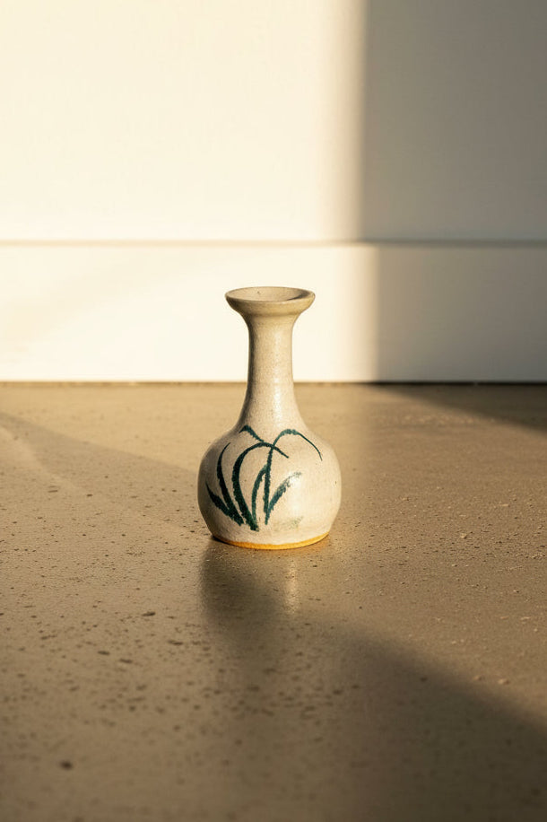 Vintage stoneware bud vase signed Lesley ’76, featuring minimalist hand-painted plant designs and a soft grey finish with unglazed base — Hommes and Gardens, Pots + Vessels Collection, Landscape Architect, Interior Designer, Outdoor Living, Outdoor Decorations, Home Decor, Home Design, Luxury Design, Art, Furniture, Objects, Best Gifts, Nature, Backyard, Yard.