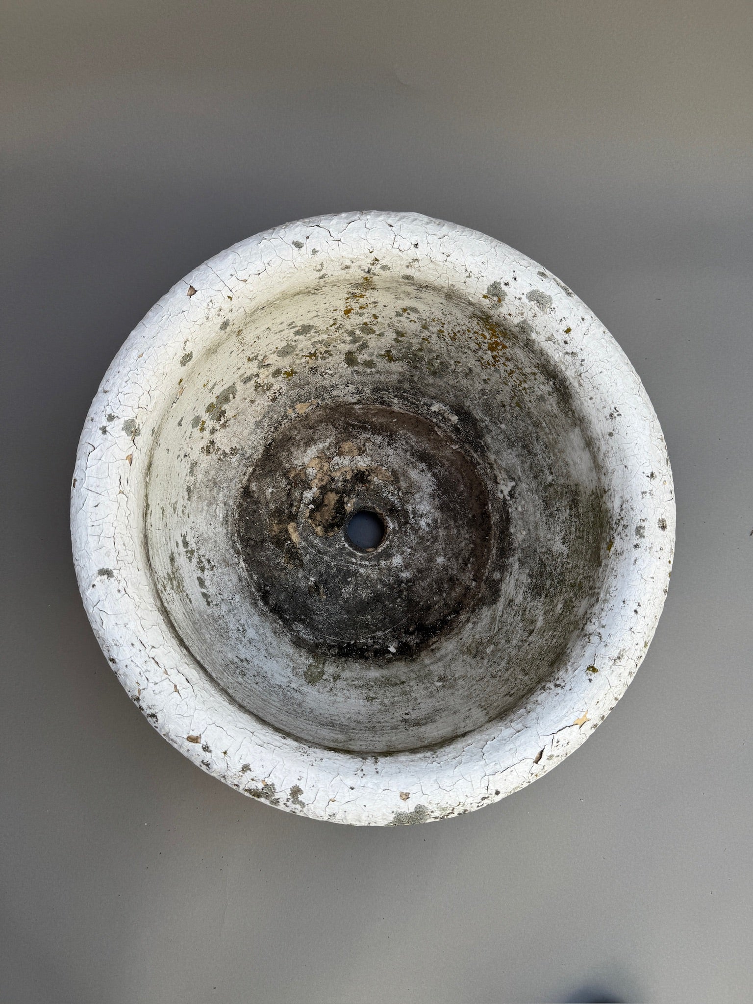 Vintage Victorian-style cast stone jardiniere urn with elegant proportions and aged surface texture, ideal for traditional or modern gardens — Hommes and Gardens, Pots + Planters Collection, Landscape Architect, Interior Designer, Outdoor Living, Art, Furniture, Objects, Best Gifts, Nature, Backyard, Yard, Outdoor Decorations, Home Decor, Home Design, Luxury Design.