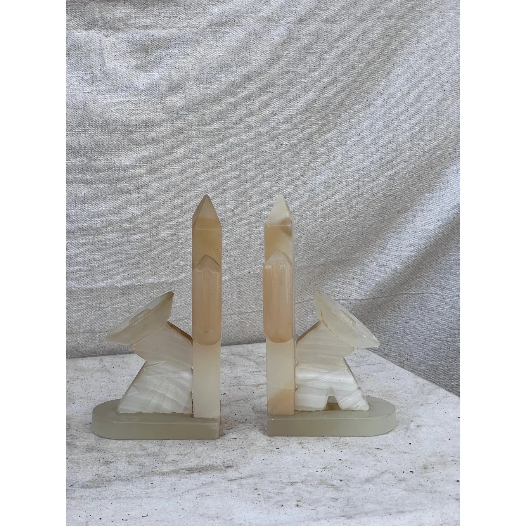 Pair of 1960s vintage white onyx bookends from Mexico, hand-carved with natural veining and rustic charm, perfect for elegant interiors — Hommes and Gardens, Objects Collection, Landscape Architect, Interior Designer, Outdoor Living, Art, Furniture, Objects, Best Gifts, Nature, Backyard, Yard, Outdoor Decorations, Home Decor, Home Design, Luxury Design.