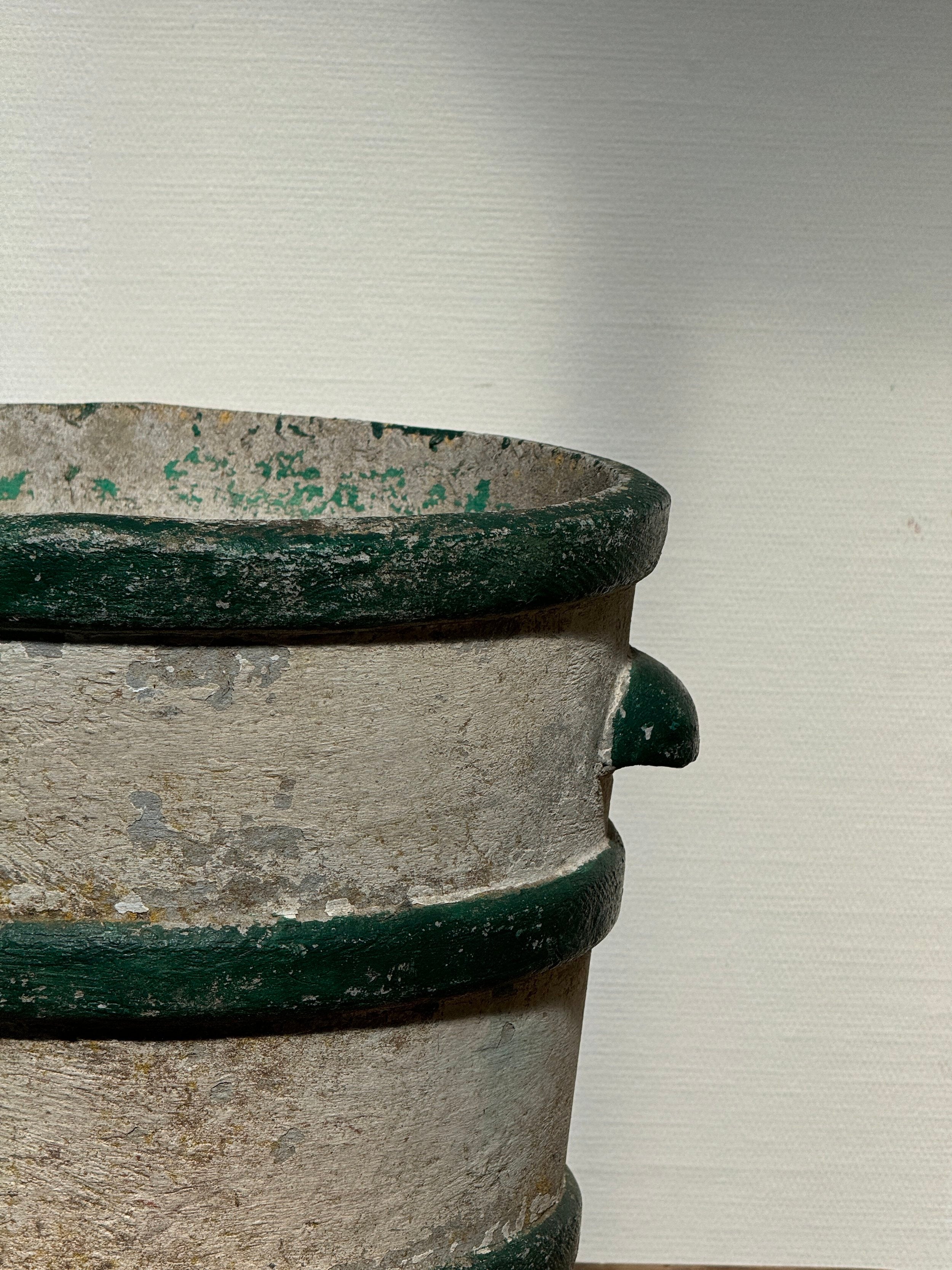 Willy Guhl Planter, 1960s Switzerland showcasing ridged texture and white-green color scheme. hommes + gardens estudio