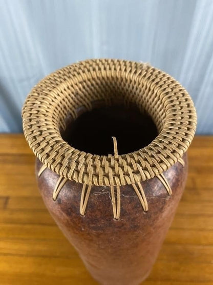 Earthenware reddish orange Vase with Reed Woven in the rim