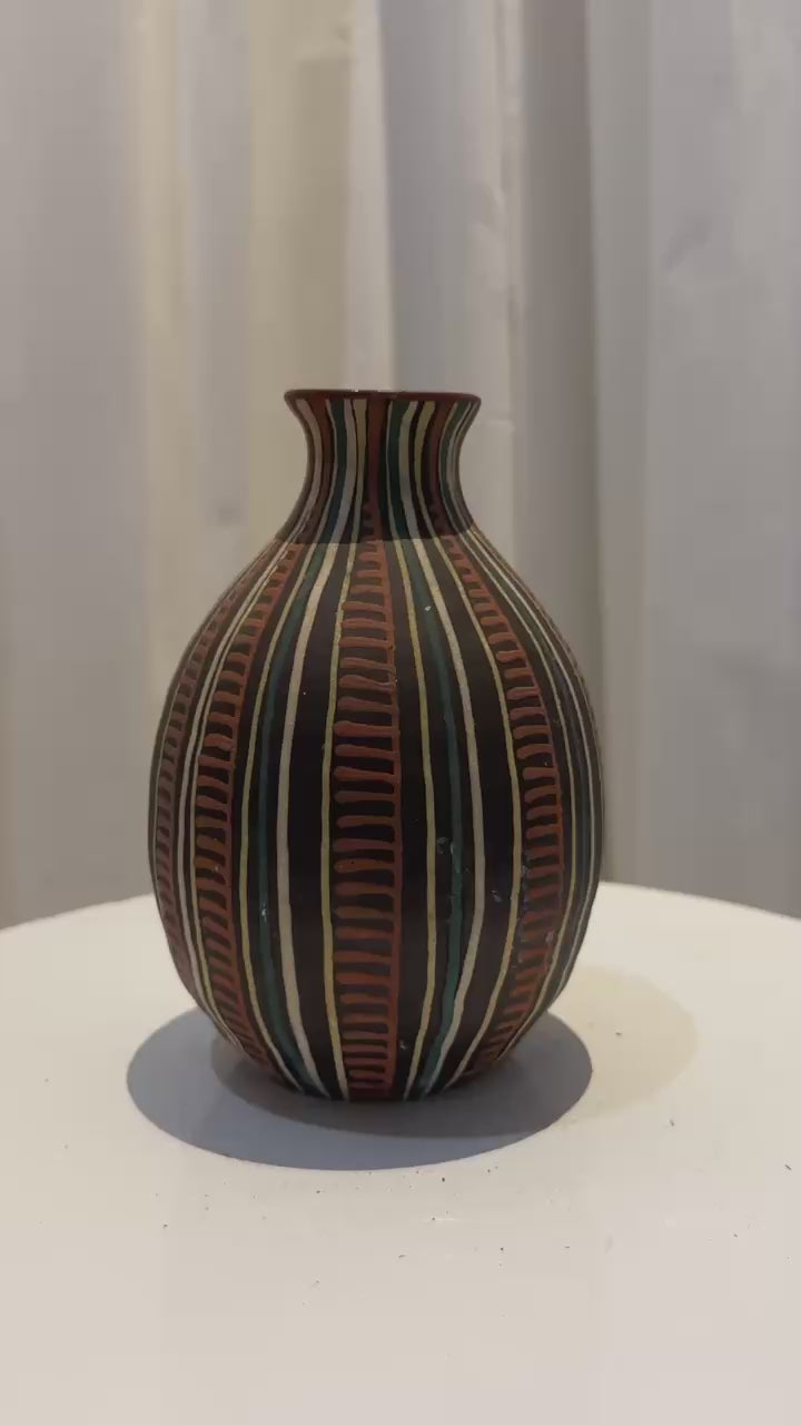 Latin American vintage handcrafted ceramic vase with tribal design and earthy color palette, elegant artisan piece blending tradition and modern aesthetics — Hommes and Gardens, Vases + Vessels Collection, Landscape Architect, Interior Designer, Outdoor Living, Art, Furniture, Objects, Best Gifts, Nature, Backyard, Yard, Outdoor Decorations, Home Decor, Home Design, Luxury Design.